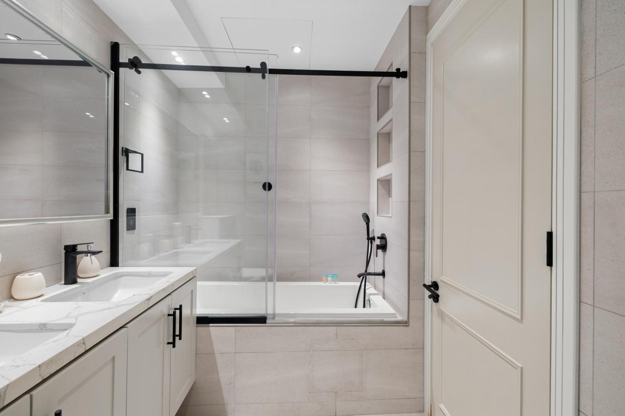 Modern Comfort Chic 1br Direct Access To Mall *