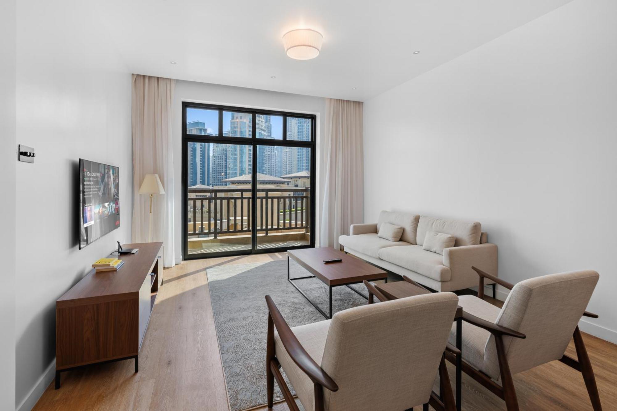 Modern Comfort Chic 1br Direct Access To Mall Apartment *