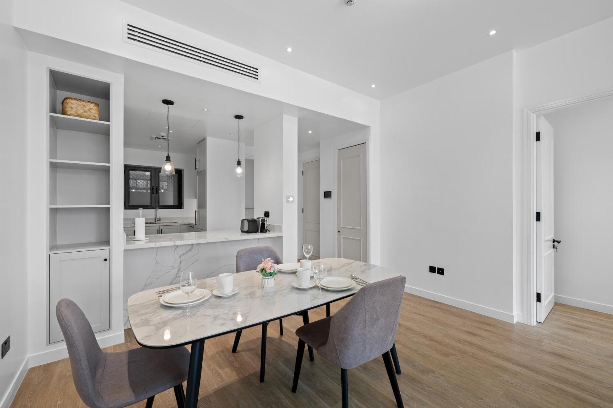 Modern Comfort Chic 1br Direct Access To Mall Apartment