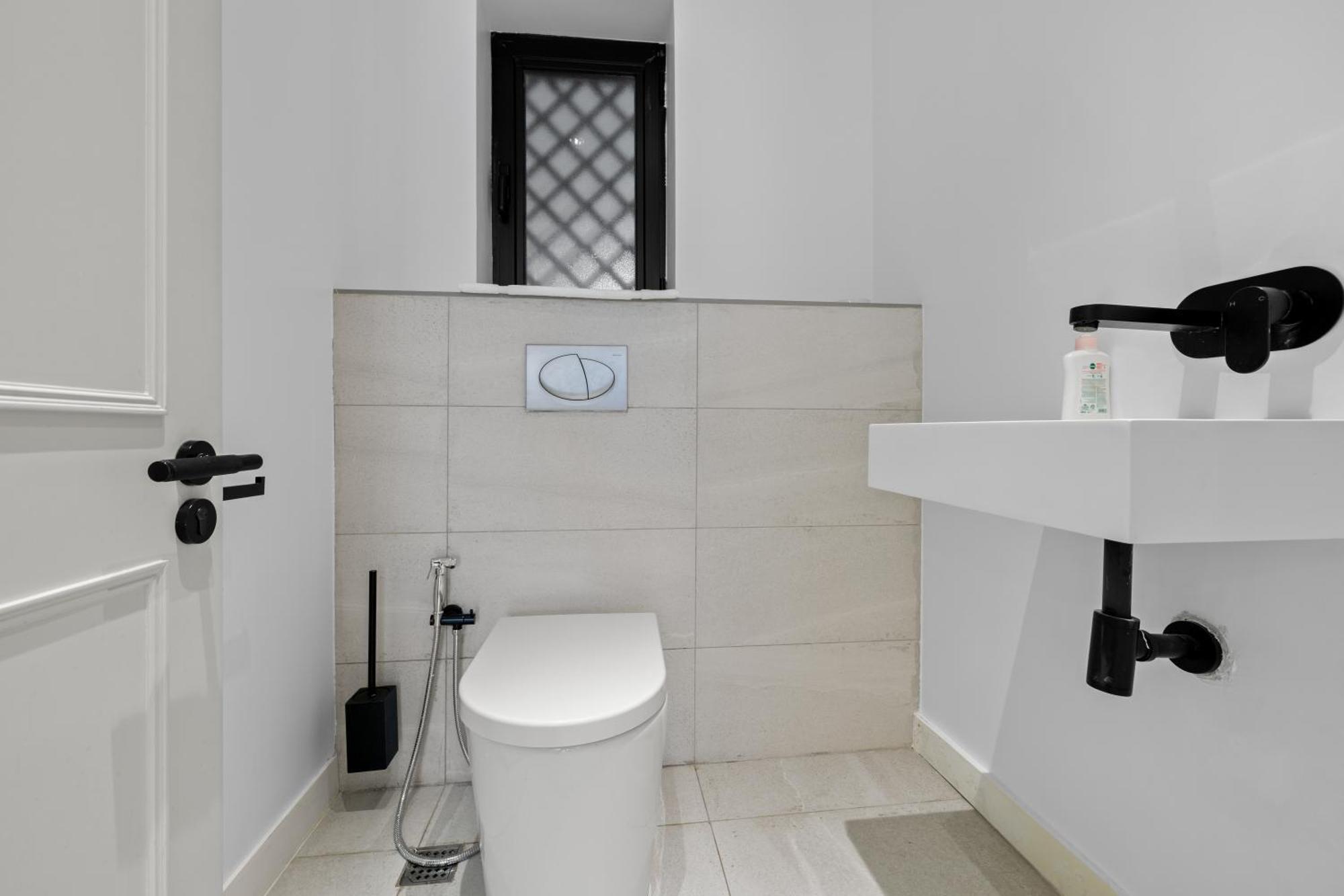Modern Comfort Chic 1br Direct Access To Mall Apartment *