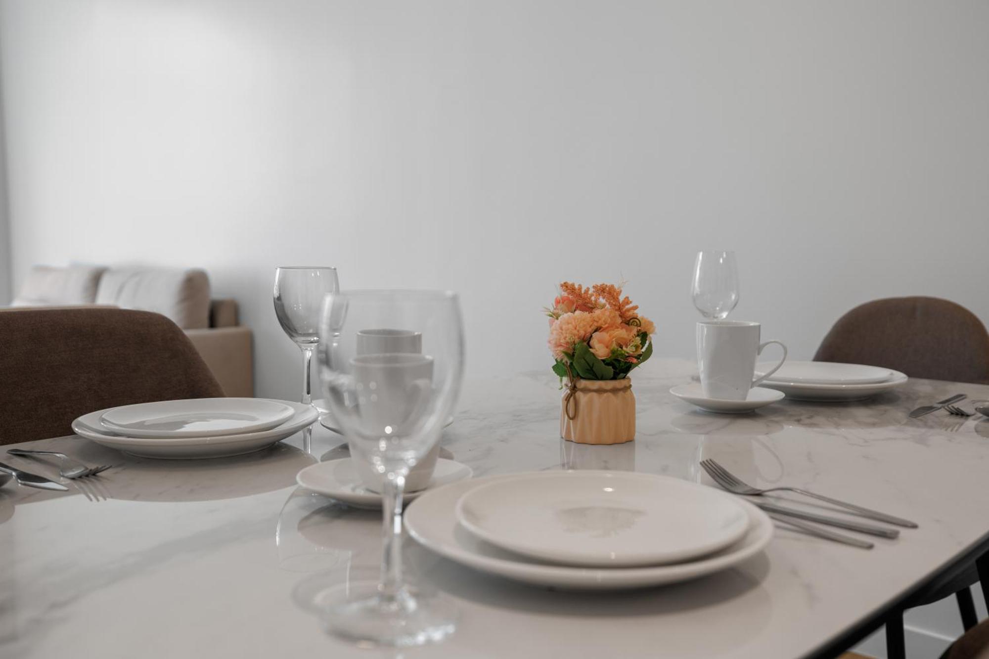 Modern Comfort Chic 1br Direct Access To Mall