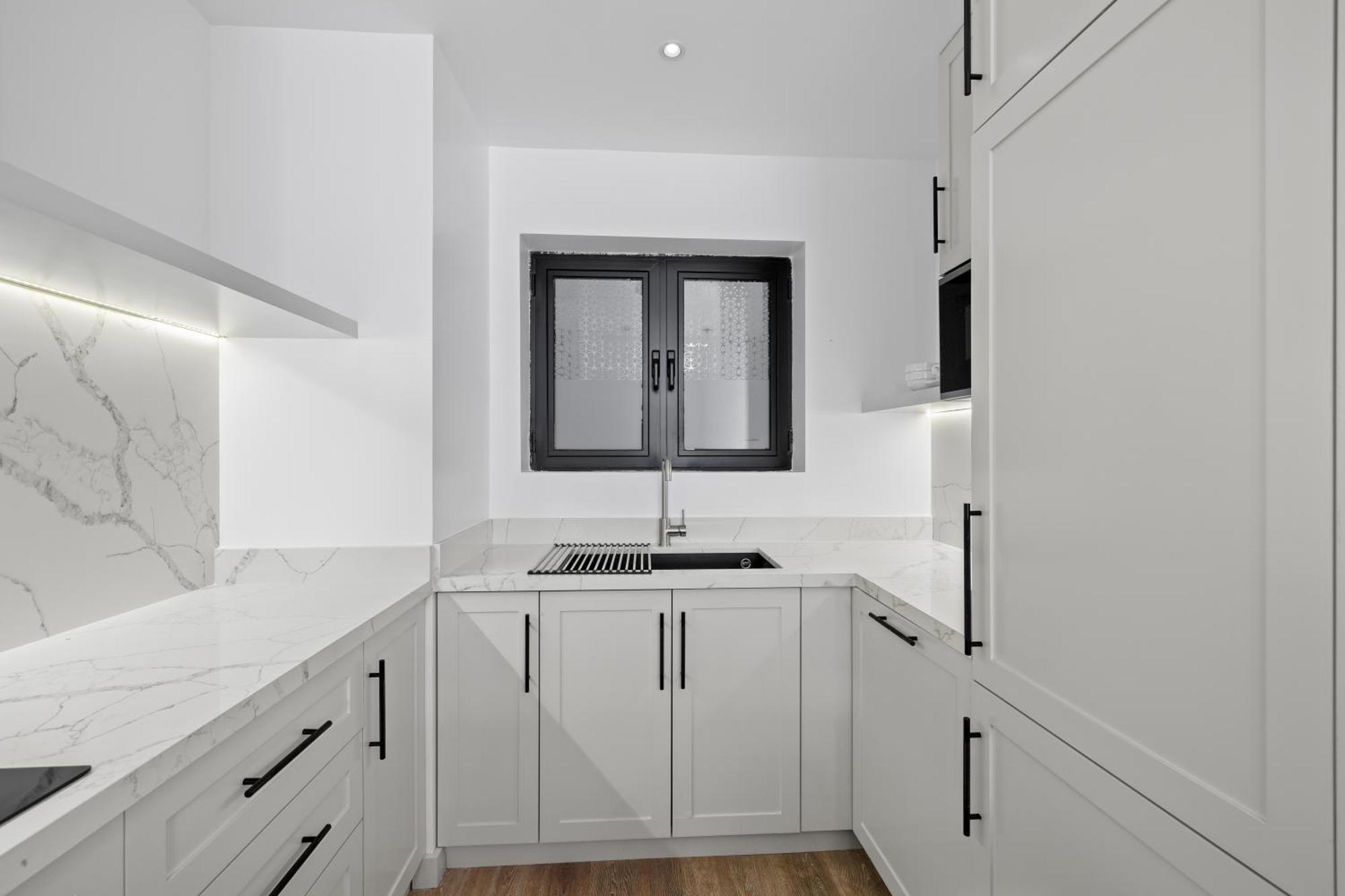 Modern Comfort Chic 1br Direct Access To Mall