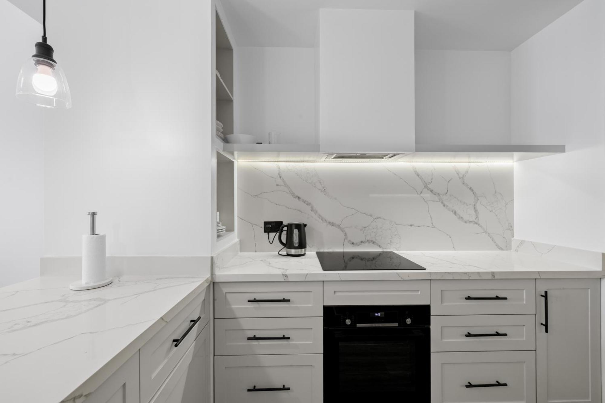 Modern Comfort Chic 1br Direct Access To Mall Apartment Dubai